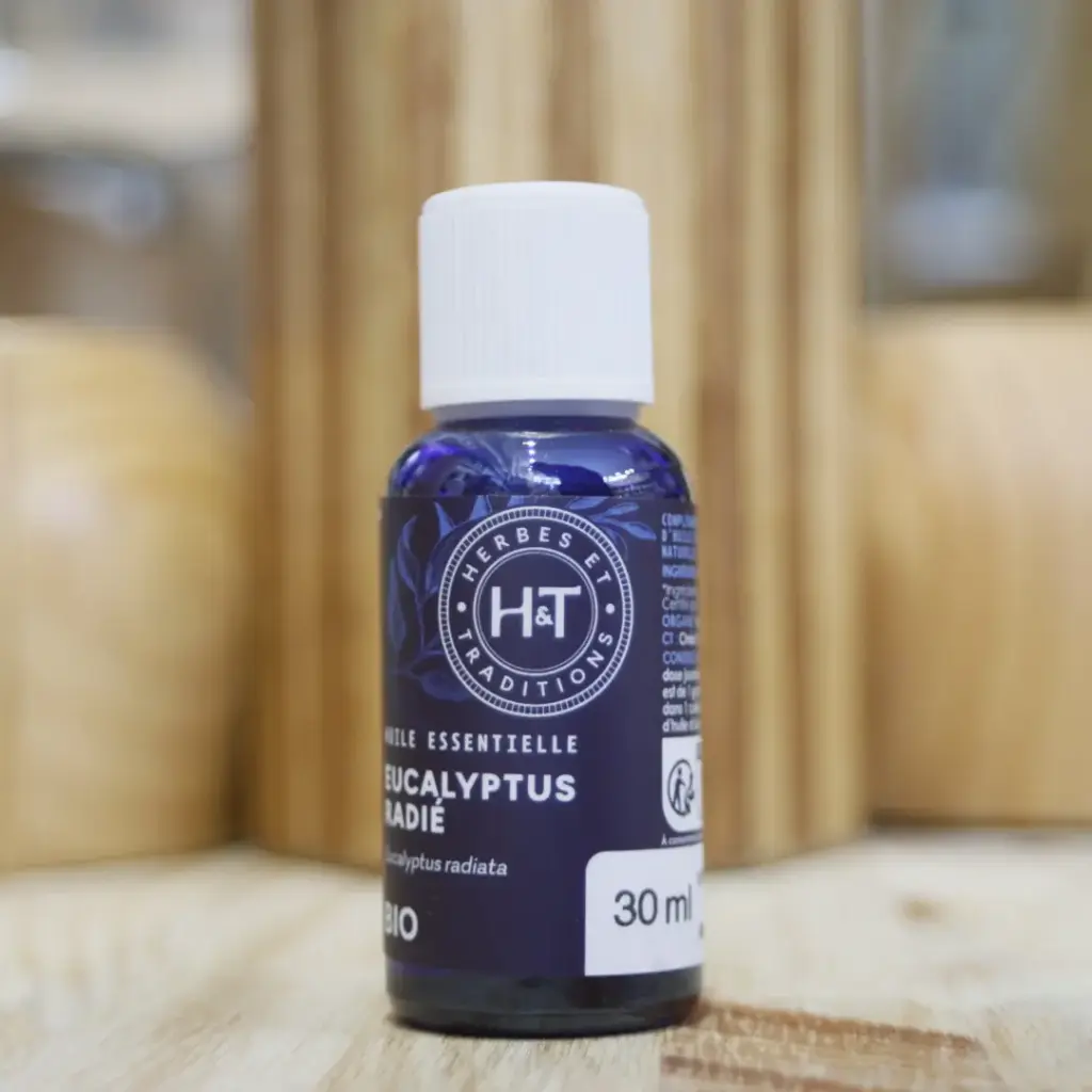 EUCALYPTUS RADIATA BIO en huile essentielle en 30 ml Herbes et Traditions